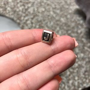Pandora charm “J”